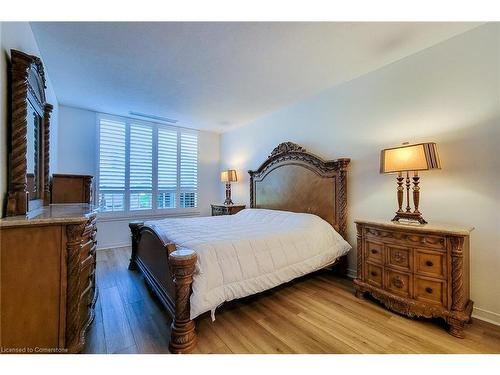 102-8111 Forest Glen Drive, Niagara Falls, ON - Indoor Photo Showing Bedroom