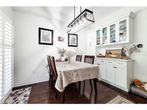 53-2086 Ghent Avenue, Burlington, ON - Indoor Photo Showing Dining Room