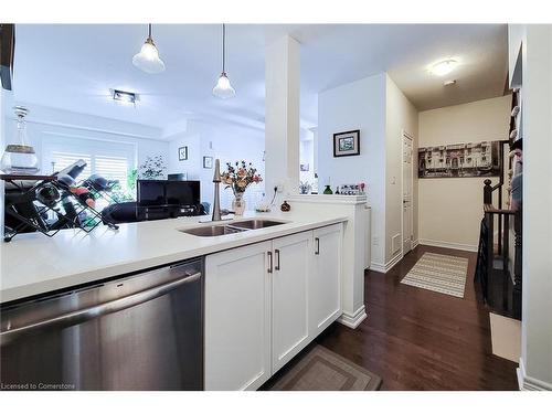 53-2086 Ghent Avenue, Burlington, ON - Indoor Photo Showing Kitchen With Double Sink