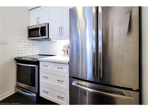 53-2086 Ghent Avenue, Burlington, ON - Indoor Photo Showing Kitchen With Stainless Steel Kitchen With Upgraded Kitchen