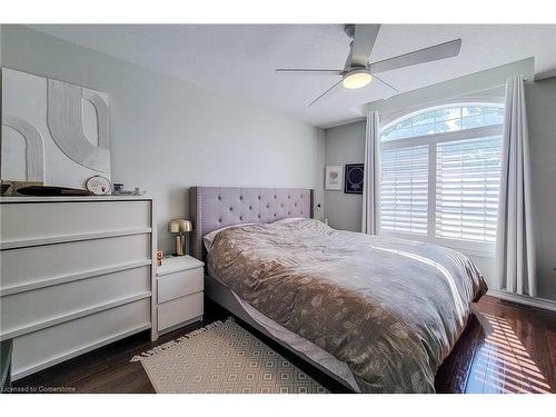 53-2086 Ghent Avenue, Burlington, ON - Indoor Photo Showing Bedroom