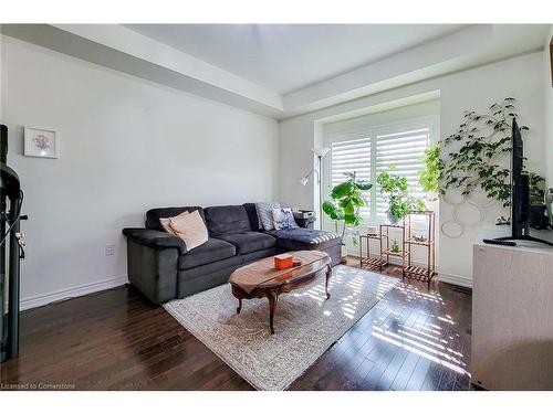 53-2086 Ghent Avenue, Burlington, ON - Indoor Photo Showing Living Room