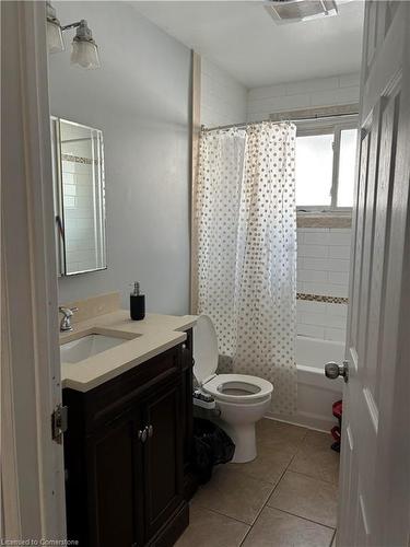 11 Queensbury Drive, Hamilton, ON - Indoor Photo Showing Bathroom