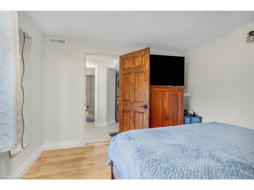 193 Appleby Line, Burlington, ON - Indoor Photo Showing Bedroom