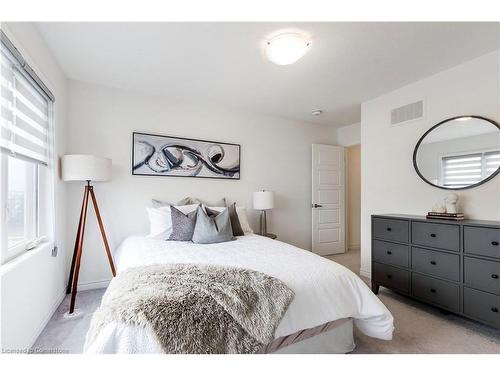 19-1125 Leger Way, Milton, ON - Indoor Photo Showing Bedroom