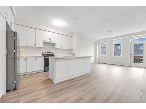 19 Lidstone Street, Cambridge, ON - Indoor Photo Showing Kitchen