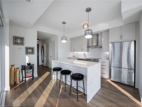 302-500 Brock Avenue, Burlington, ON - Indoor Photo Showing Kitchen With Upgraded Kitchen