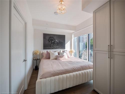 302-500 Brock Avenue, Burlington, ON - Indoor Photo Showing Bedroom