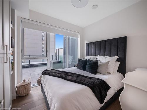 302-500 Brock Avenue, Burlington, ON - Indoor Photo Showing Bedroom