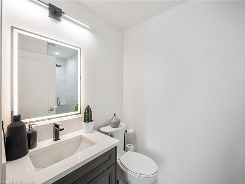 302-500 Brock Avenue, Burlington, ON - Indoor Photo Showing Bathroom