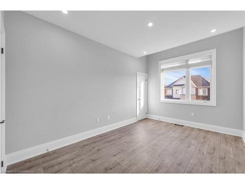 76 Pond View Gate Gate, Waterdown, ON - Indoor Photo Showing Other Room