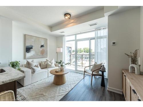 316-450 Dundas Street E, Waterdown, ON - Indoor Photo Showing Living Room