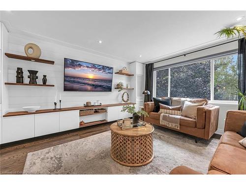 46 Terrace Drive, Dundas, ON - Indoor Photo Showing Living Room