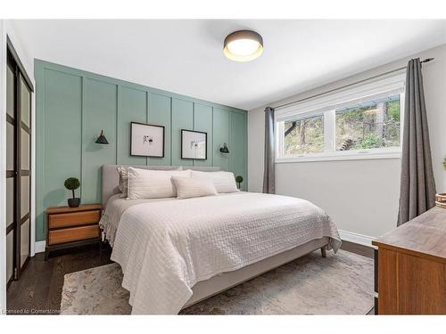 46 Terrace Drive, Dundas, ON - Indoor Photo Showing Bedroom