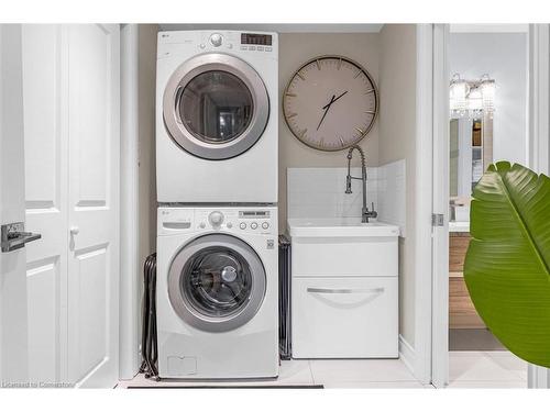 46 Terrace Drive, Dundas, ON - Indoor Photo Showing Laundry Room