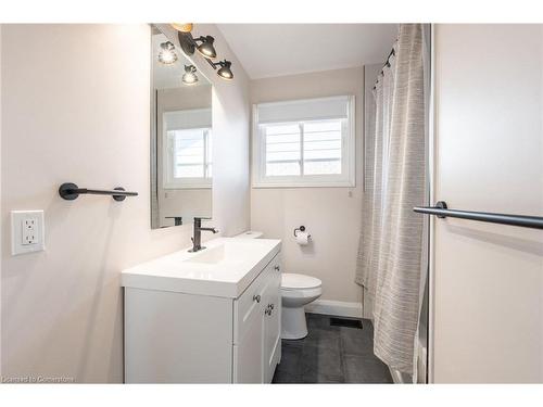 Upper-92 South Bend Road W, Hamilton, ON - Indoor Photo Showing Bathroom