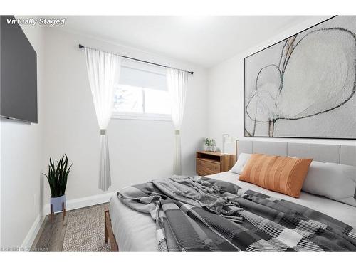 Upper-92 South Bend Road W, Hamilton, ON - Indoor Photo Showing Bedroom