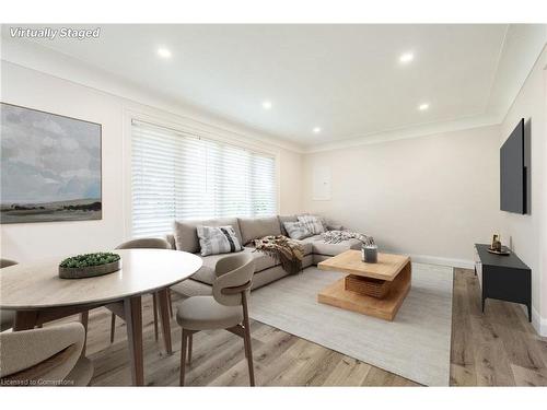 Upper-92 South Bend Road W, Hamilton, ON - Indoor Photo Showing Living Room