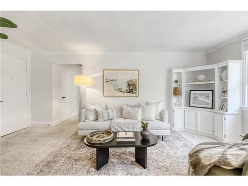 304-2052 Courtland Drive, Burlington, ON - Indoor Photo Showing Living Room