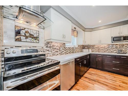 1457 Dewbourne Crescent, Burlington, ON - Indoor Photo Showing Kitchen With Upgraded Kitchen