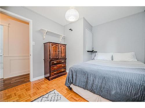 1457 Dewbourne Crescent, Burlington, ON - Indoor Photo Showing Bedroom