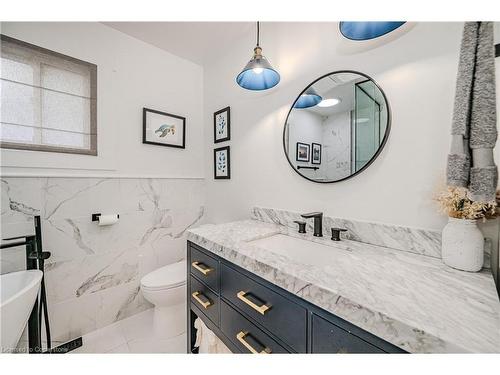 1457 Dewbourne Crescent, Burlington, ON - Indoor Photo Showing Bathroom