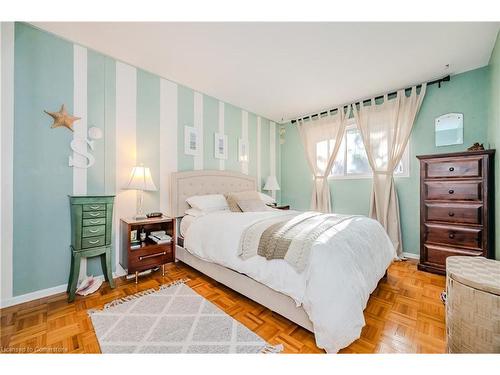 1457 Dewbourne Crescent, Burlington, ON - Indoor Photo Showing Bedroom