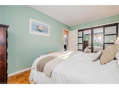 1457 Dewbourne Crescent, Burlington, ON - Indoor Photo Showing Bedroom