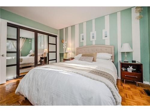 1457 Dewbourne Crescent, Burlington, ON - Indoor Photo Showing Bedroom