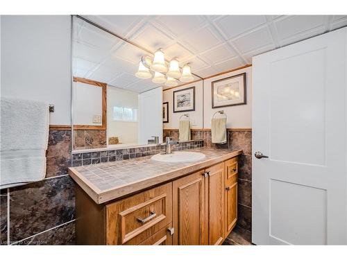 1457 Dewbourne Crescent, Burlington, ON - Indoor Photo Showing Bathroom