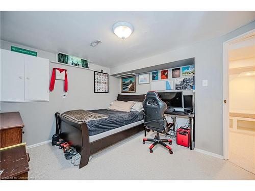 1457 Dewbourne Crescent, Burlington, ON - Indoor Photo Showing Bedroom