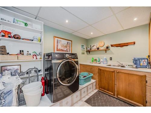 1457 Dewbourne Crescent, Burlington, ON - Indoor Photo Showing Laundry Room