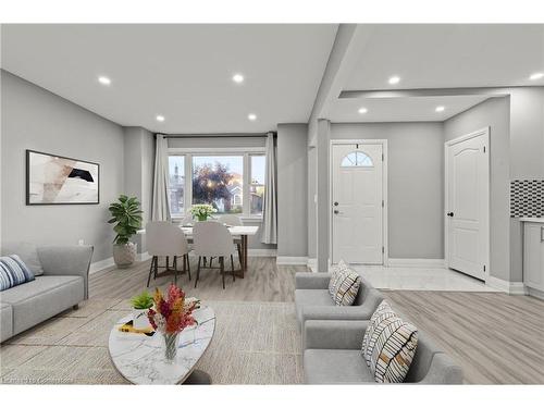 167 Kenilworth Avenue S, Hamilton, ON - Indoor Photo Showing Living Room