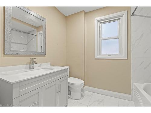 167 Kenilworth Avenue S, Hamilton, ON - Indoor Photo Showing Bathroom