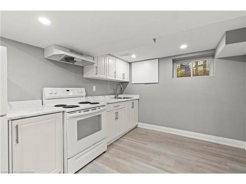 167 Kenilworth Avenue S, Hamilton, ON - Indoor Photo Showing Kitchen