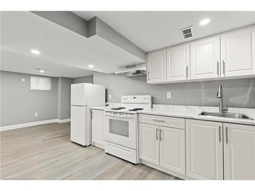 167 Kenilworth Avenue S, Hamilton, ON - Indoor Photo Showing Kitchen