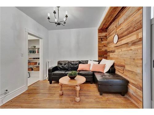 8-285 King Street W, Hamilton, ON - Indoor Photo Showing Living Room