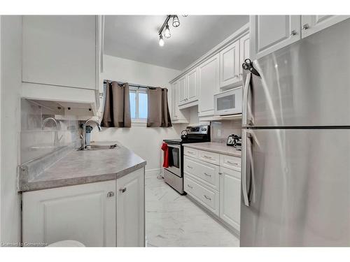 8-285 King Street W, Hamilton, ON - Indoor Photo Showing Kitchen