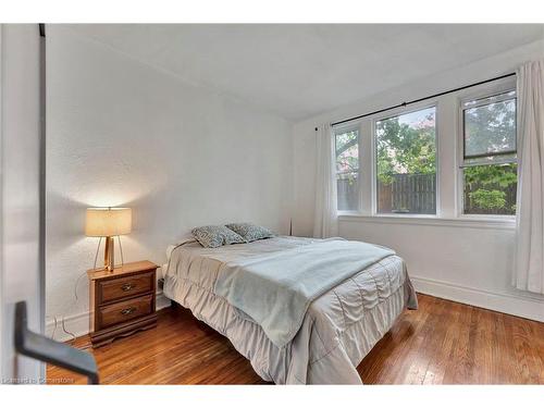 8-285 King Street W, Hamilton, ON - Indoor Photo Showing Bedroom