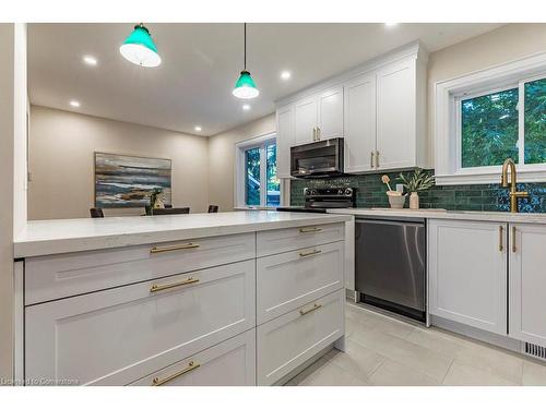 23 Sydenham Street, Dundas, ON - Indoor Photo Showing Kitchen With Upgraded Kitchen