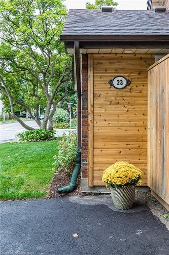 23 Sydenham Street, Dundas, ON - Outdoor