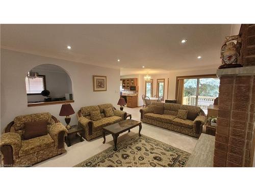 54 Kortright Road E, Guelph, ON - Indoor Photo Showing Living Room