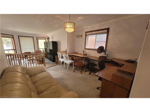 54 Kortright Road E, Guelph, ON - Indoor Photo Showing Living Room