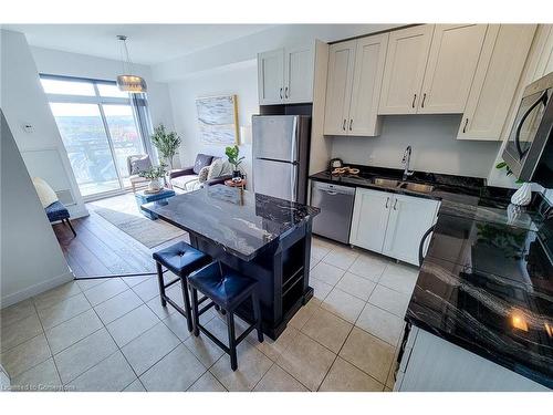 714-2490 Old Bronte Road, Oakville, ON - Indoor Photo Showing Kitchen With Double Sink