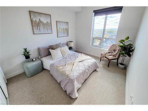 714-2490 Old Bronte Road, Oakville, ON - Indoor Photo Showing Bedroom