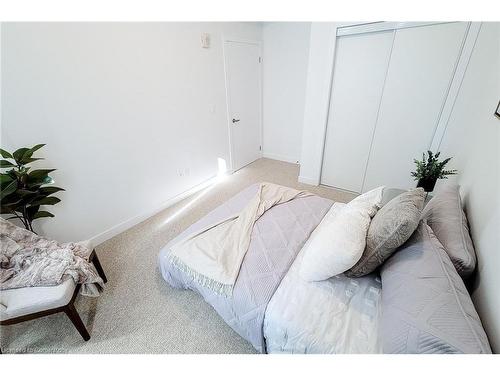 714-2490 Old Bronte Road, Oakville, ON - Indoor Photo Showing Bedroom