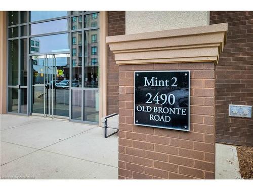 714-2490 Old Bronte Road, Oakville, ON - Outdoor