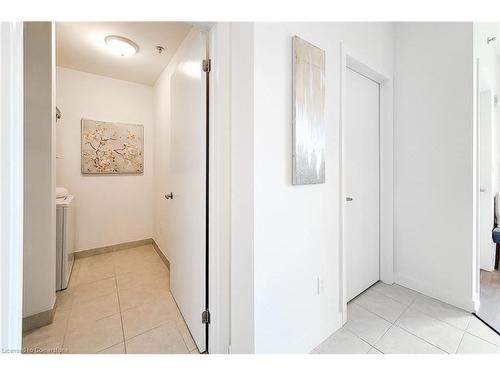 714-2490 Old Bronte Road, Oakville, ON - Indoor Photo Showing Other Room