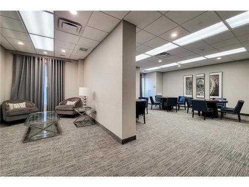 714-2490 Old Bronte Road, Oakville, ON - Indoor