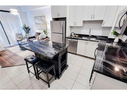 714-2490 Old Bronte Road, Oakville, ON - Indoor Photo Showing Kitchen With Double Sink